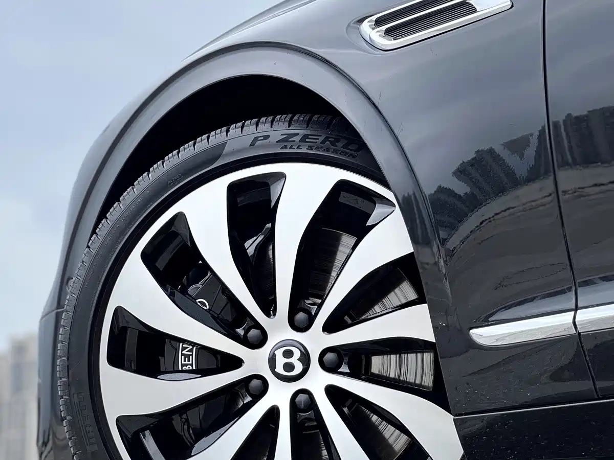 Bentley Flying Spur 2025 2024 V8 Edition 8