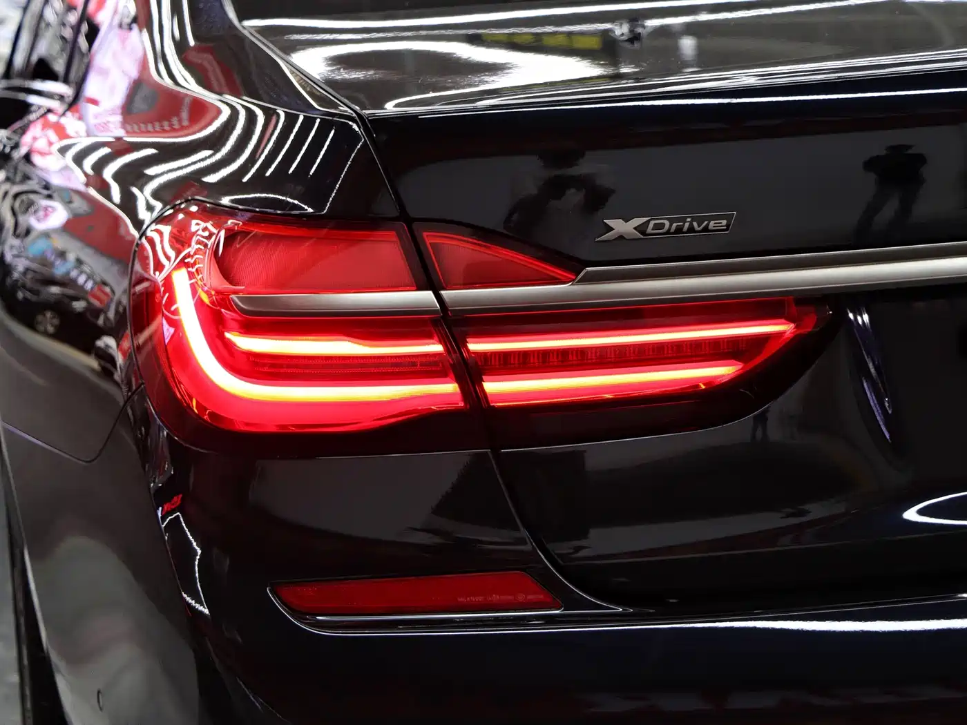 BMW 7 Series 2018 M760Li xDrive фото 41