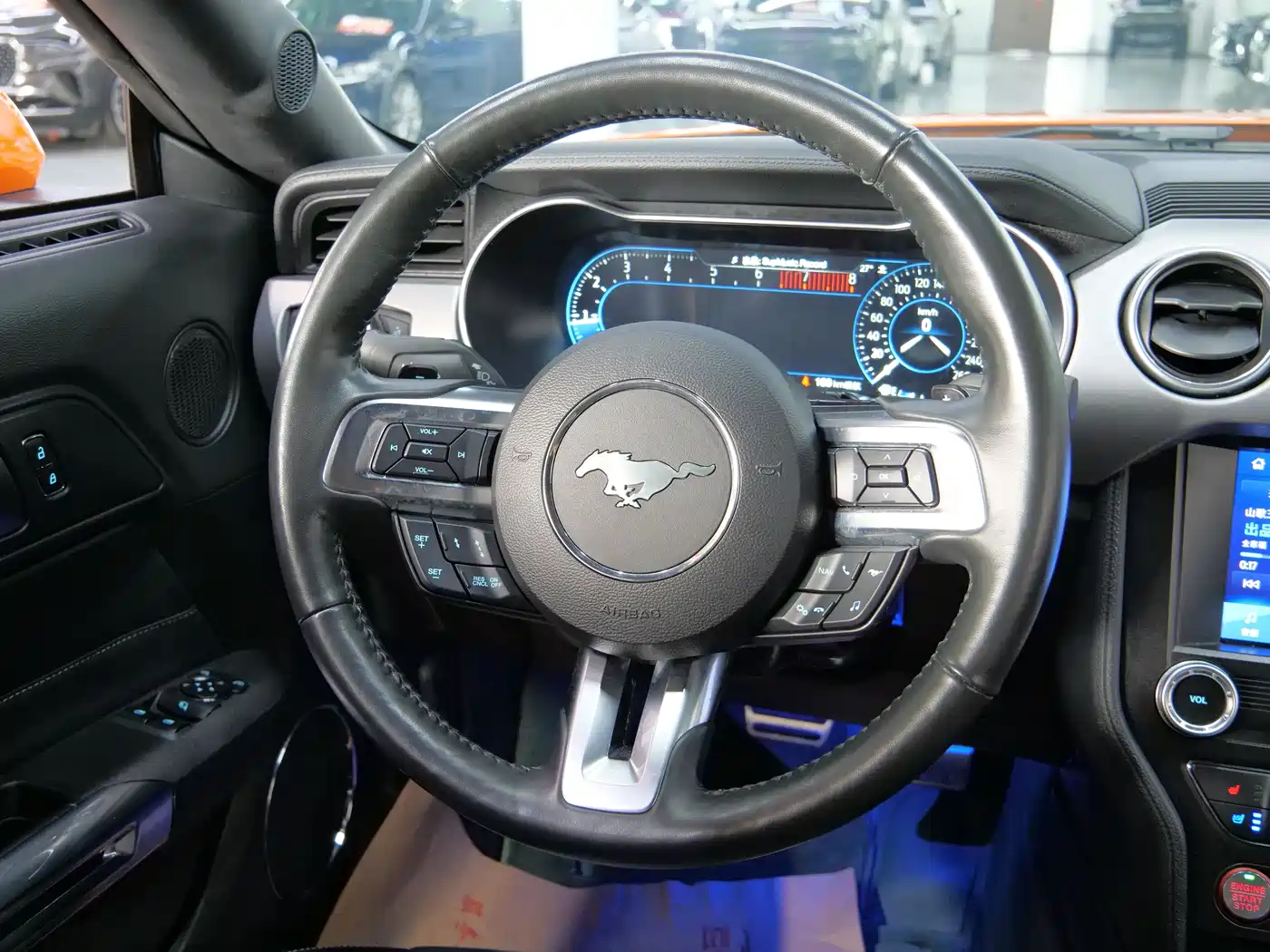 FORD MUSTANG