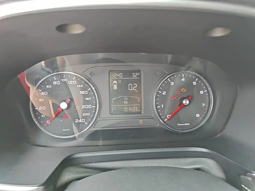 Фото 8 - Roewe RX5