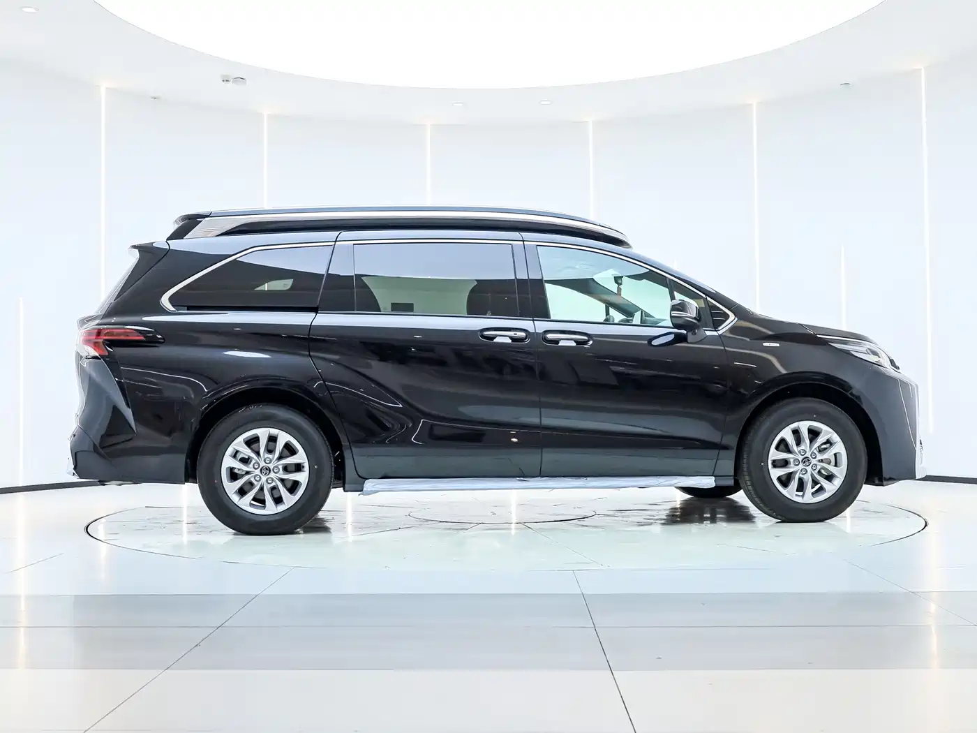 Toyota Granvia 2026 Model 2.5L Hybrid Comfort Edition фото 3