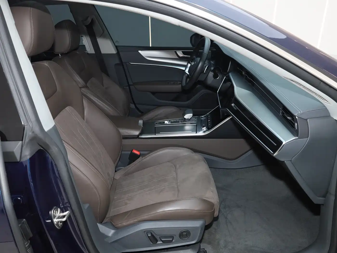 Audi A7L 2024 45TFSI S-line Dream Edition Crystal Package фото 16