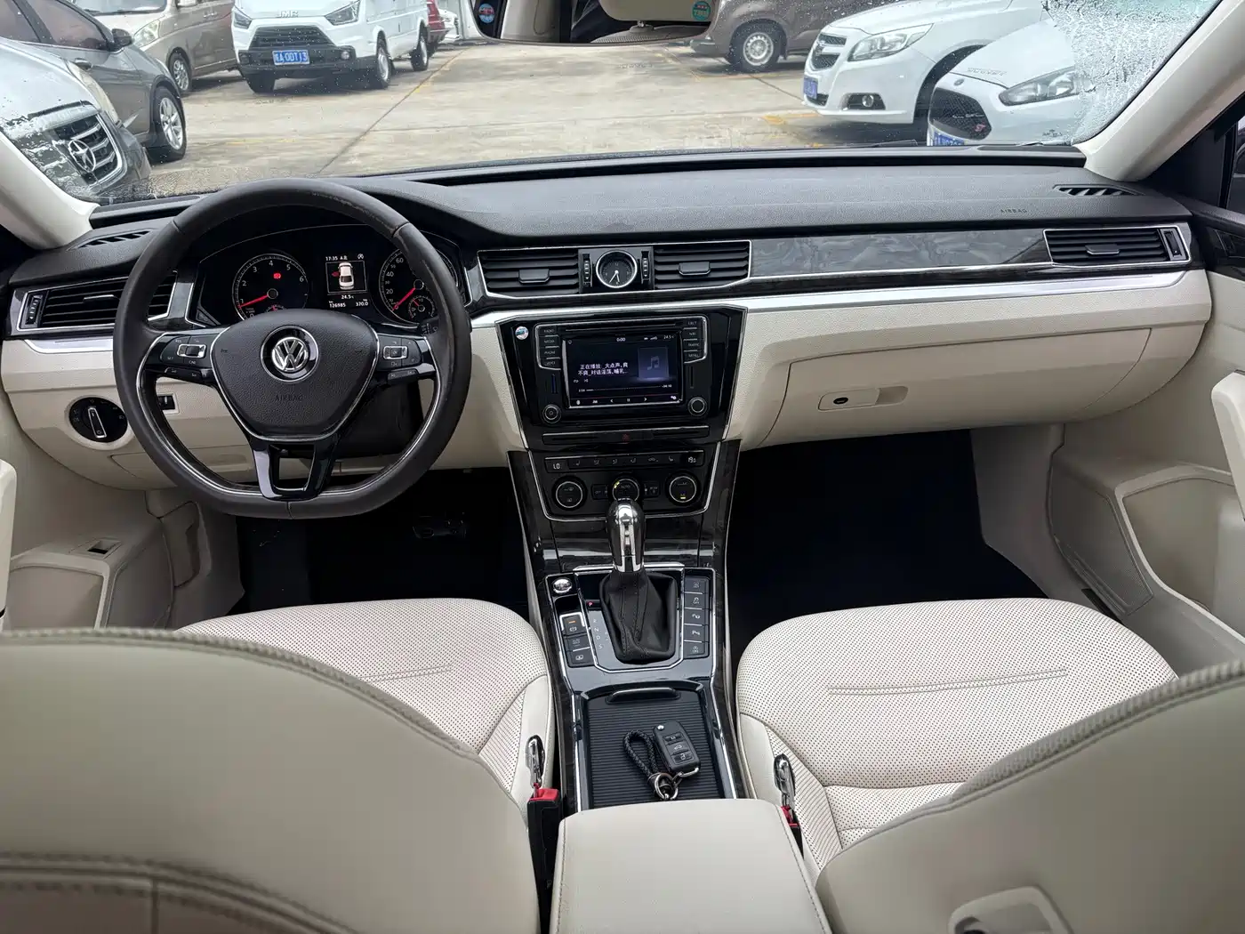 Фото 10 - Volkswagen Passat