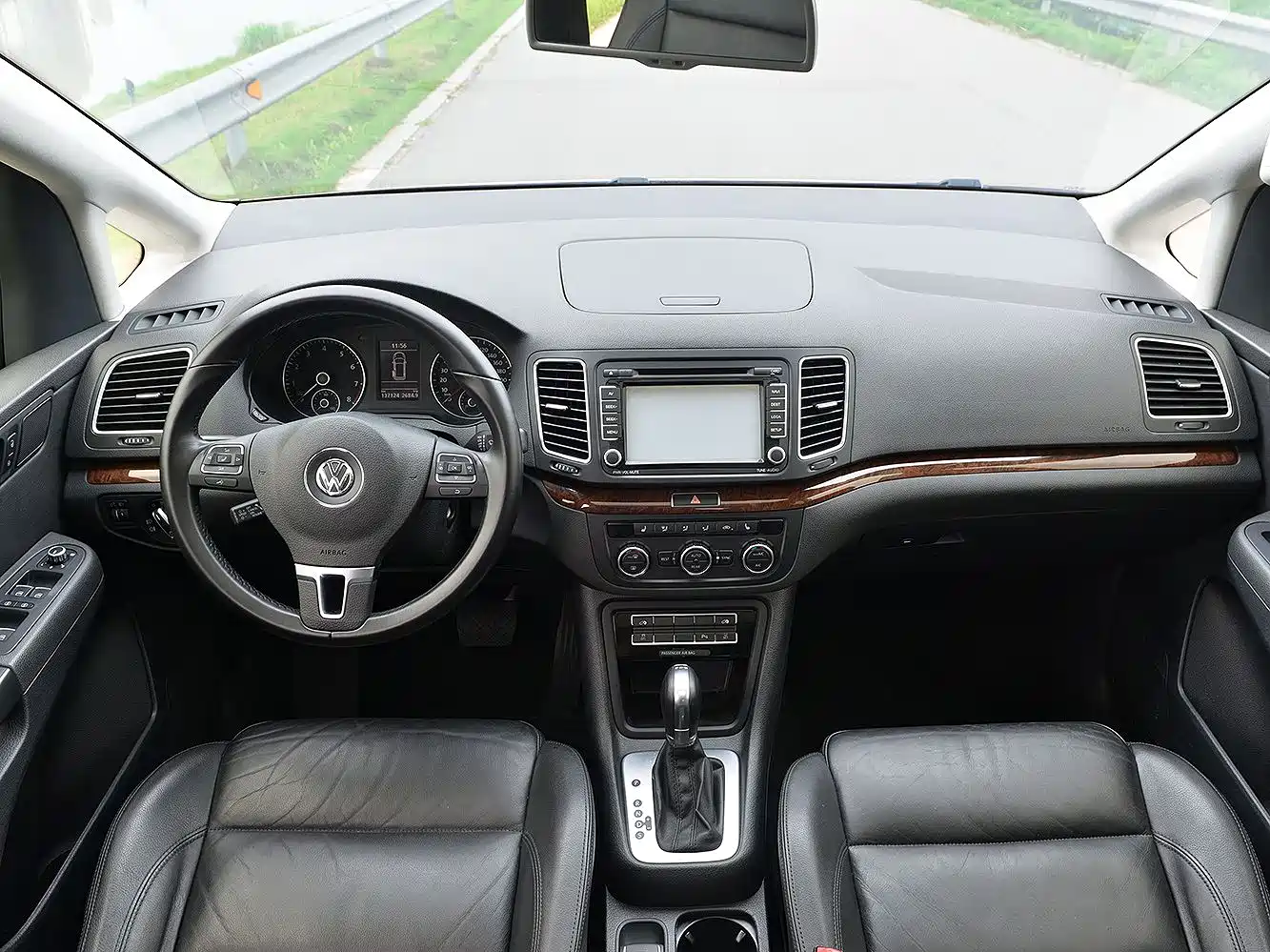Volkswagen Sharan 2013 1.8TSI Comfort фото 12