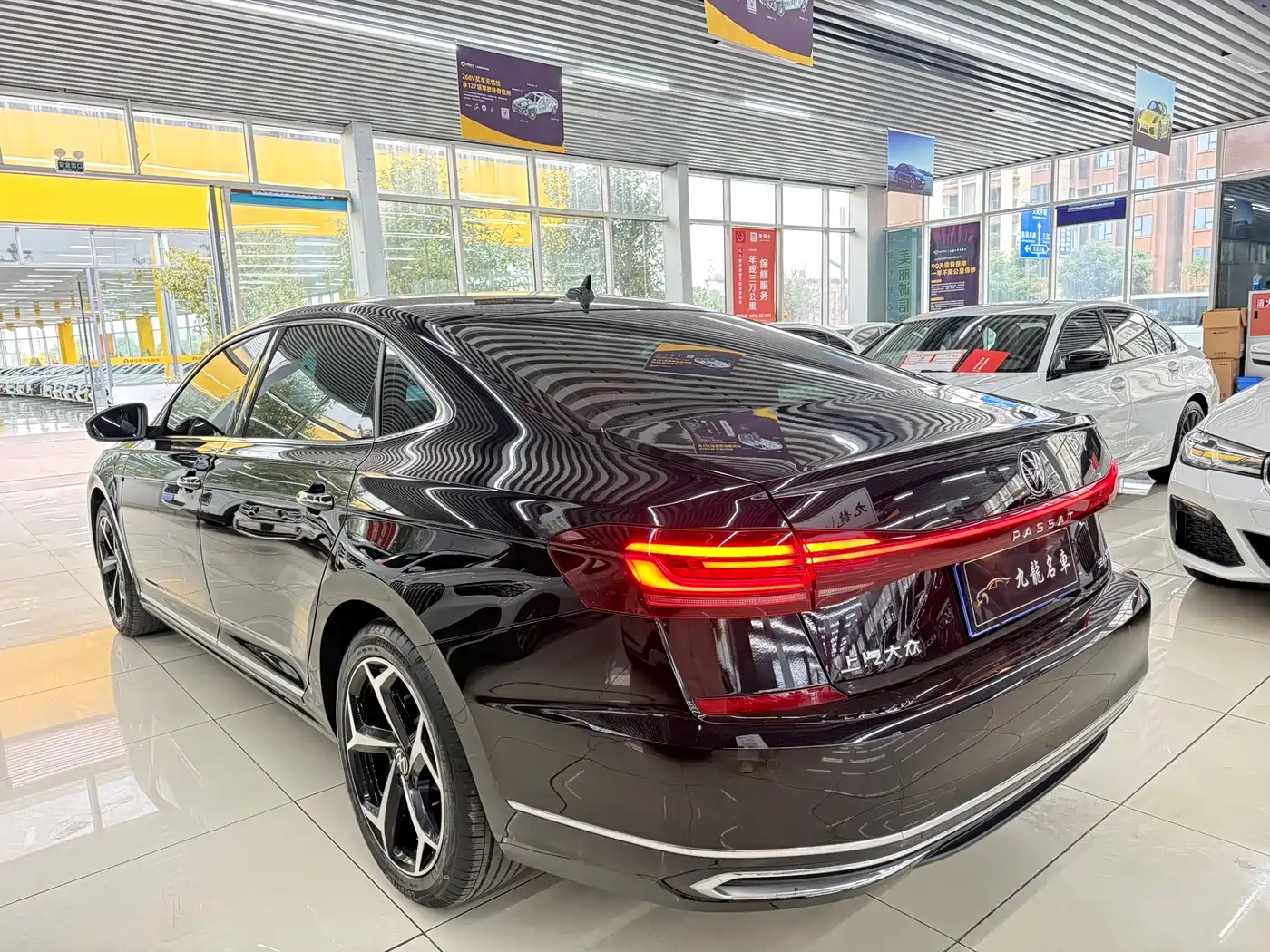 Volkswagen Passat 2023 330TSI Starlight Luxury Edition фото 5