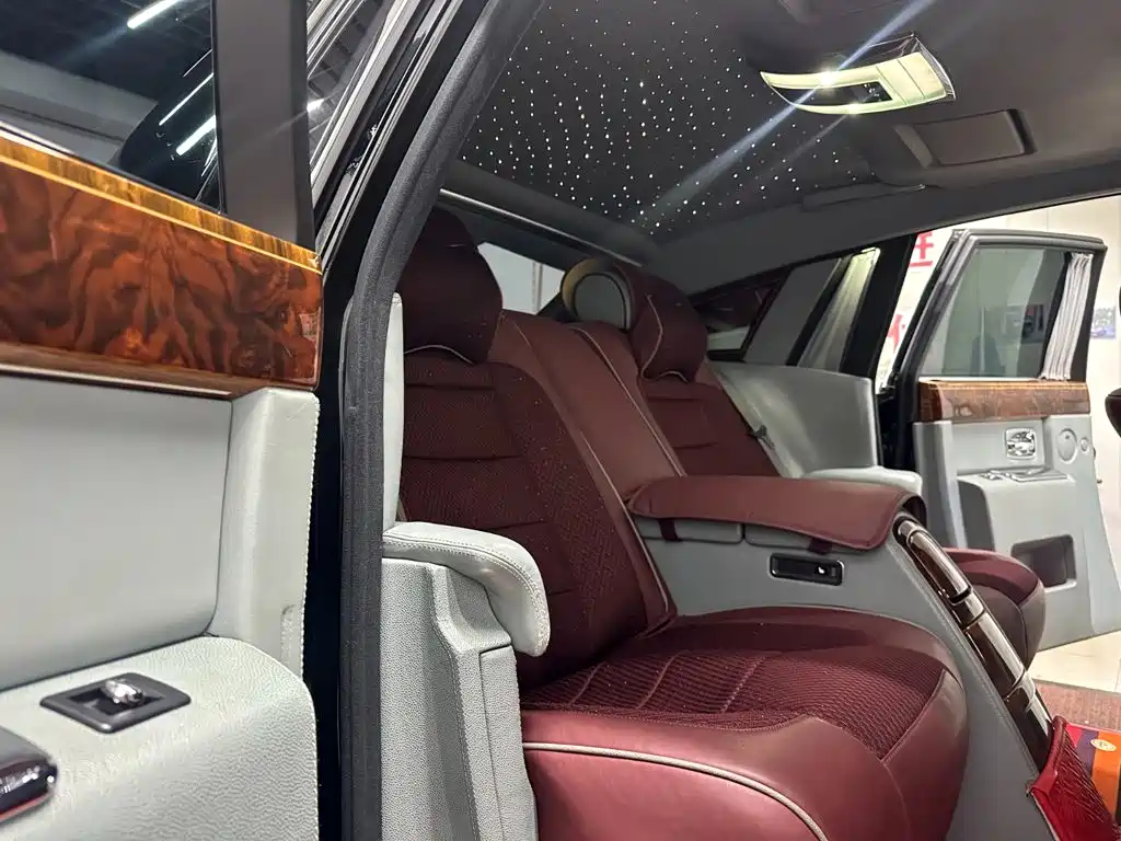 Rolls-Royce Phantom 2005 2004 Model 6.7L Standard Version