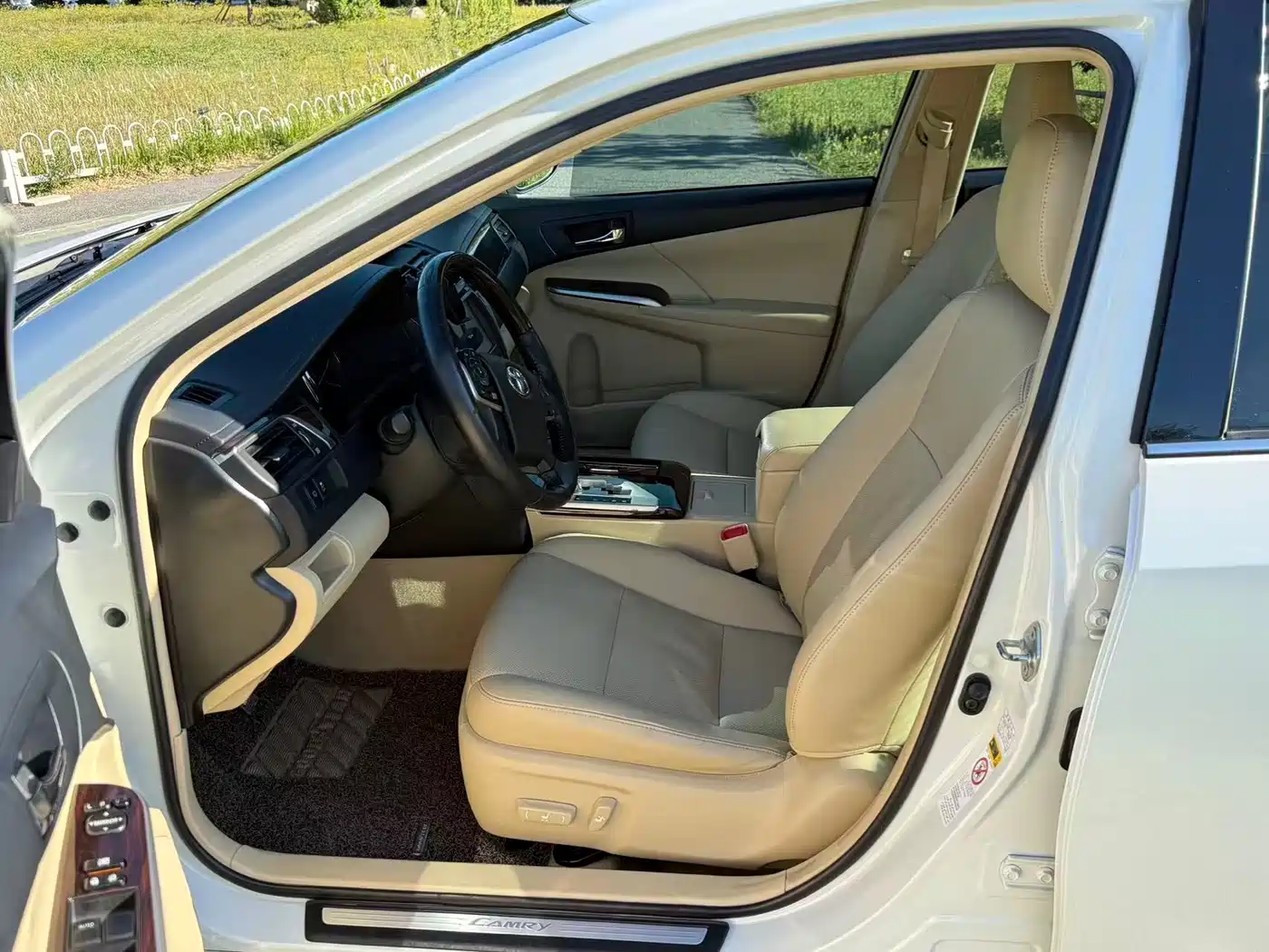 Toyota Camry 2015 Dual Engine 2.5HG Luxury Navigation Edition фото 11