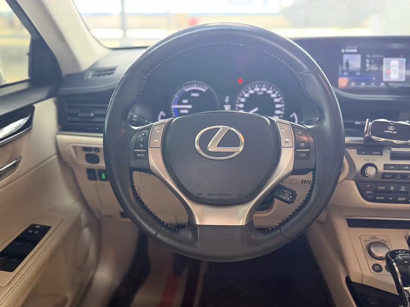 Фото 11 - Lexus ES
