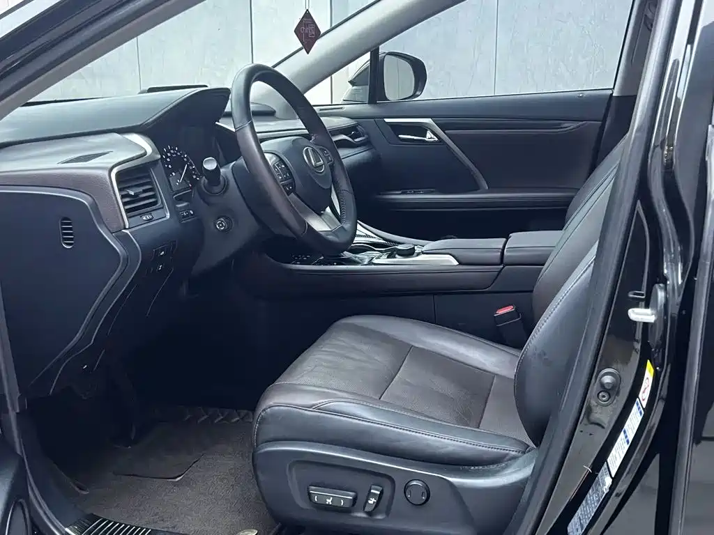 Photo 4 - Lexus RX