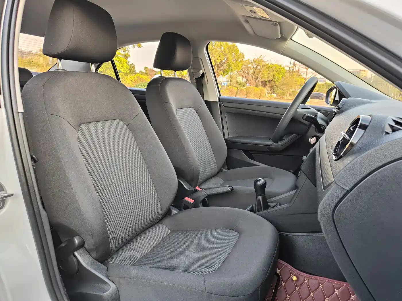 Volkswagen Jetta 2019 Dream Edition 1.4L Manual Fashion фото 11