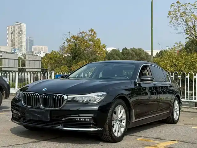 BMW 7 SERIES