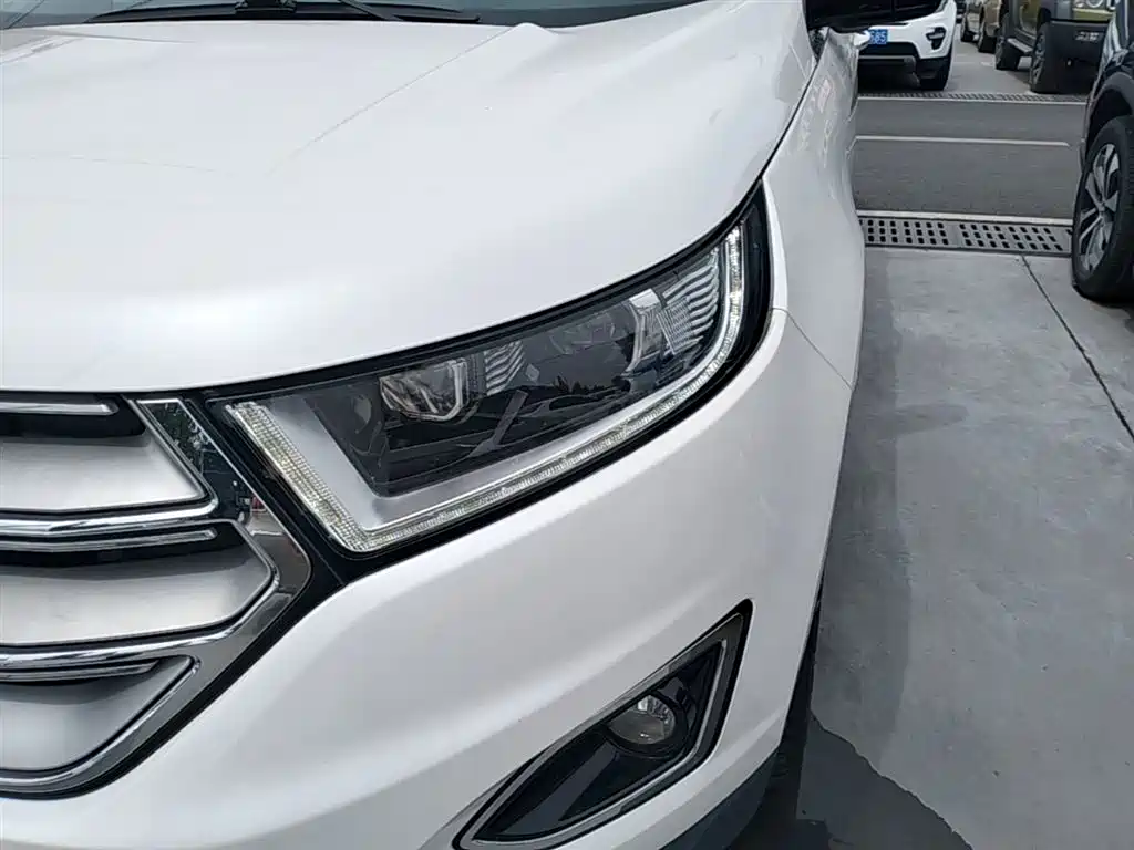Фото 24 - Ford Edge