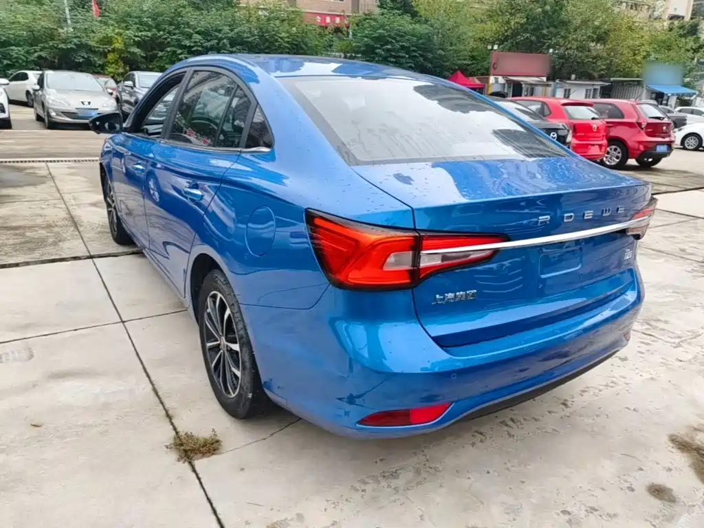 Фото 5 - Roewe i5