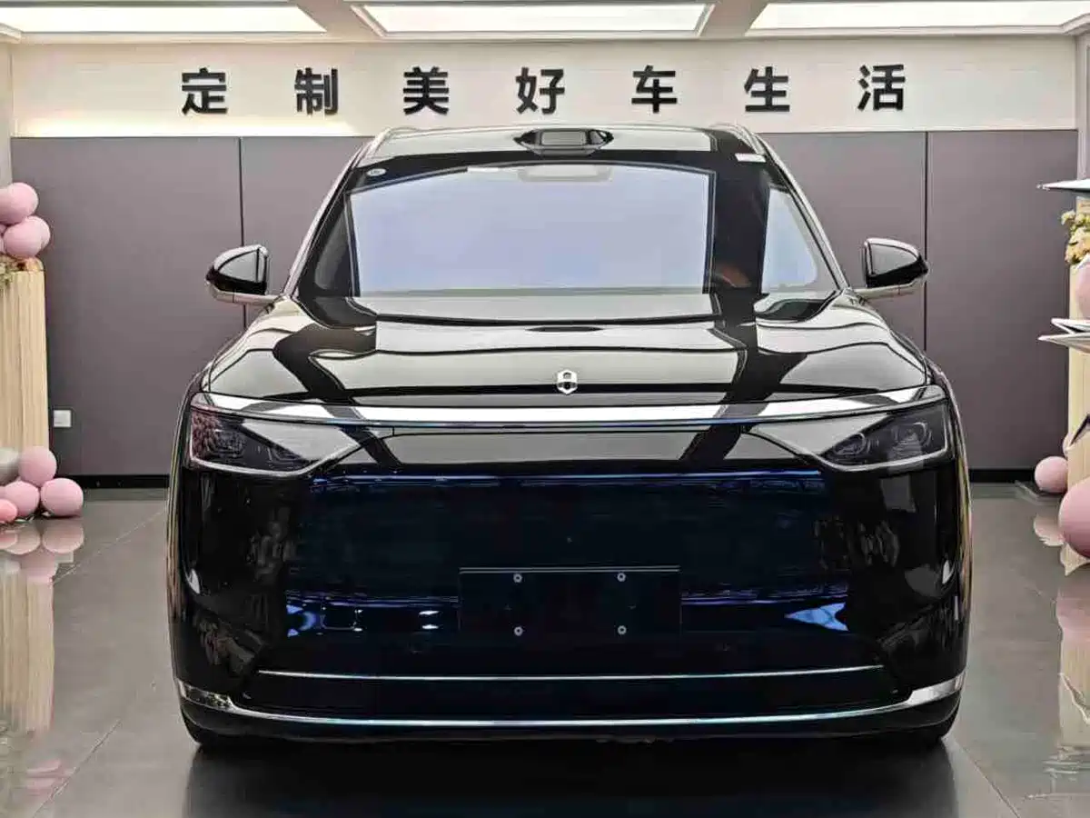 AITO Wenjie AITO M8 2025 Range Extender Max+ Edition 53.4kWh 5-seater фото 2