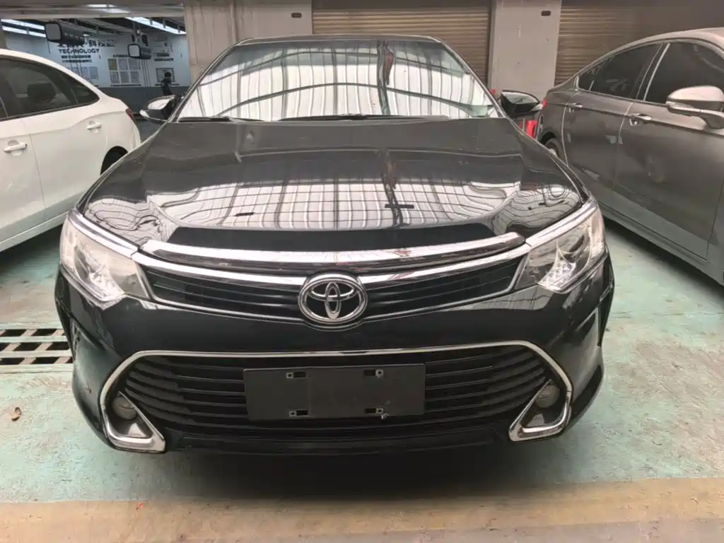 Фото 3 - Toyota Camry