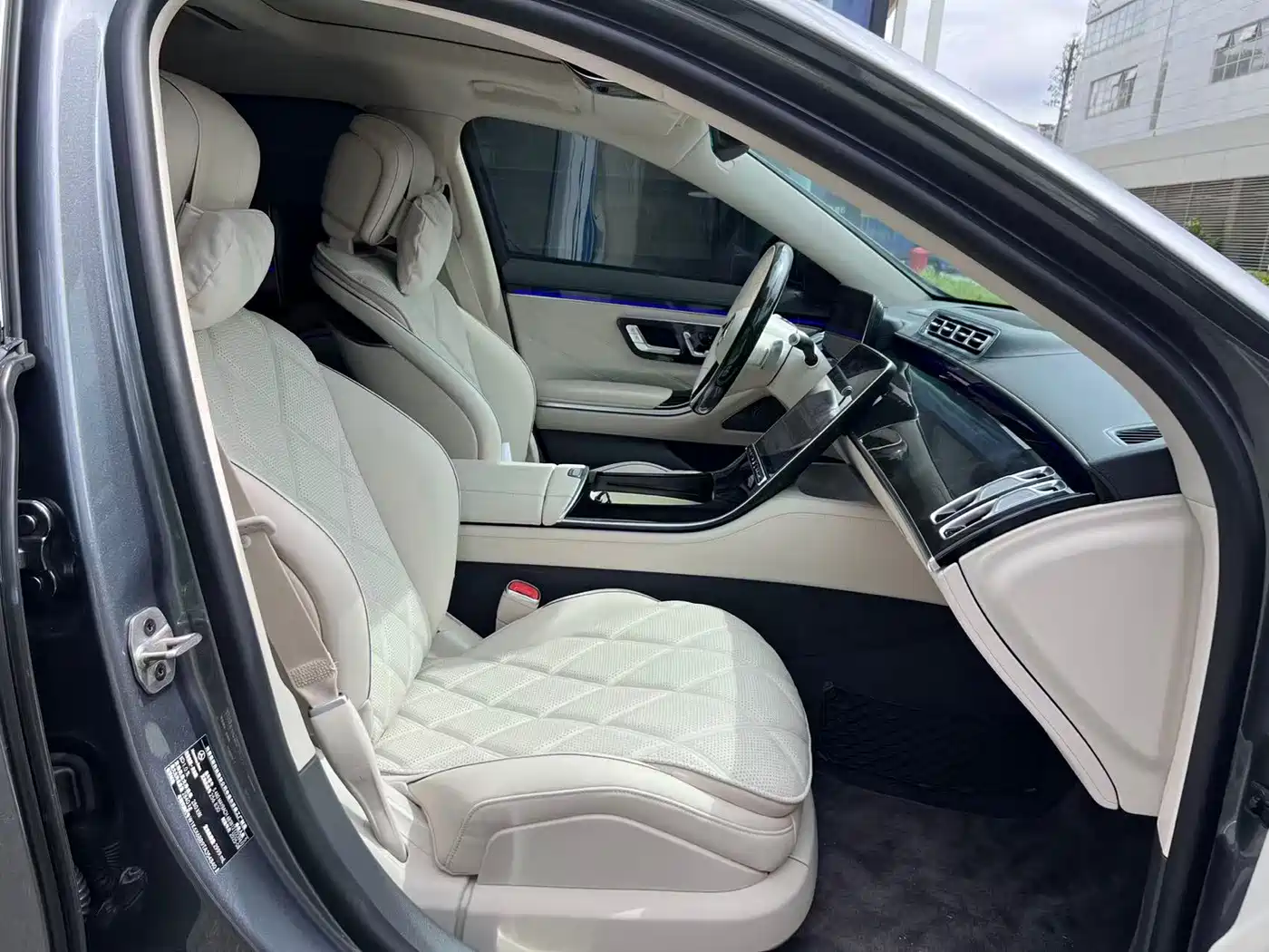 صورة 9 - Mercedes-Benz Maybach S-Class
