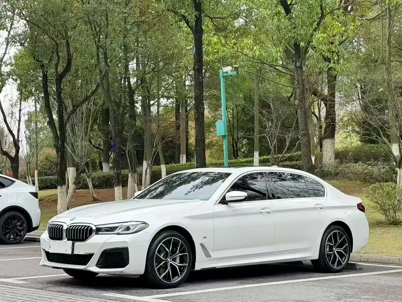 BMW 5 Series 2023 530Li Leading M Sport Package фото 7