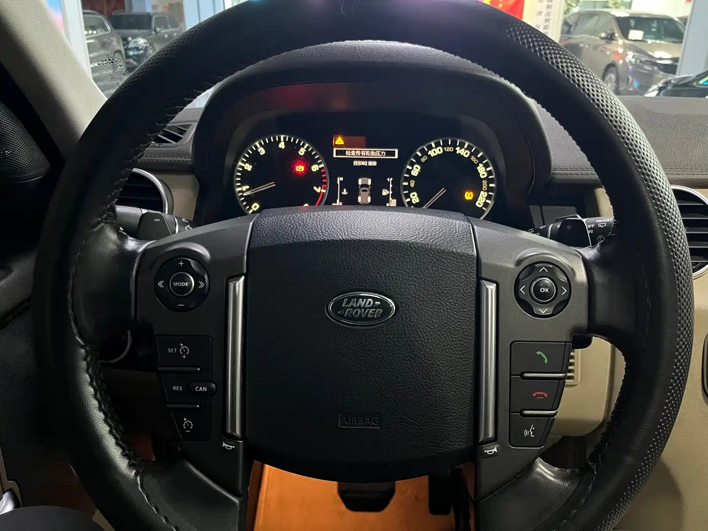 Land Rover Discovery 2015 3.0 SC V6 SE фото 21