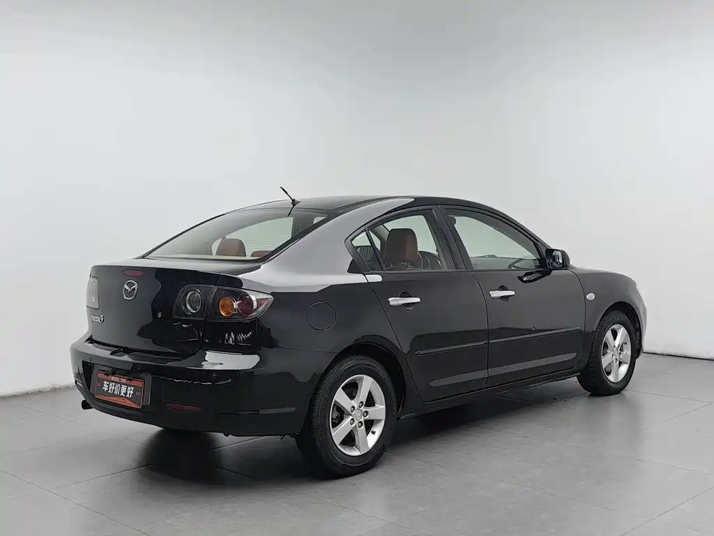 Фото 2 - Mazda 3