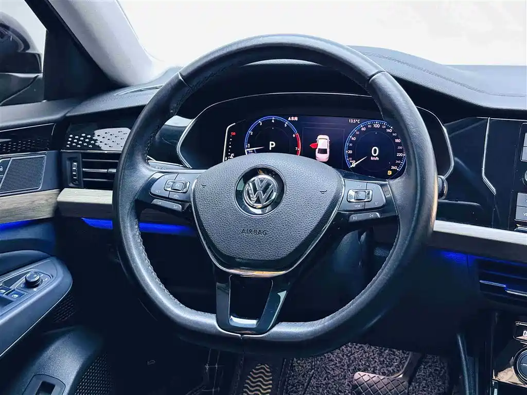 Volkswagen Passat 2019 330TSI Luxury Edition China VI фото 4