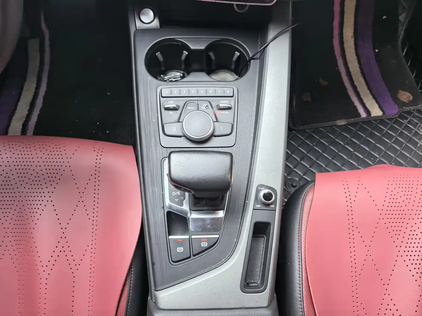Фото 26 - Audi A4L