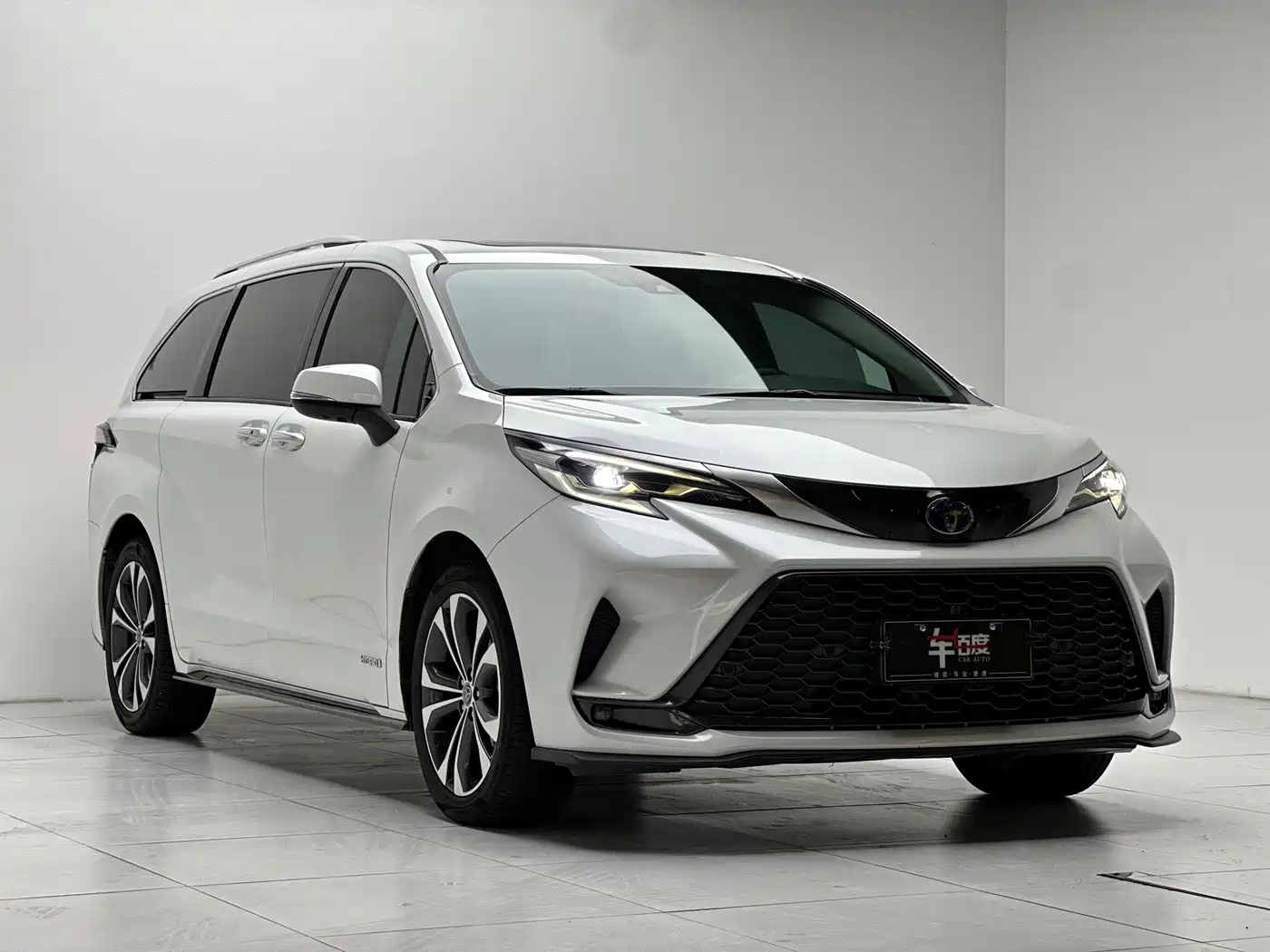 Toyota Granvia 2023 2022 2.5L Hybrid Premium Edition