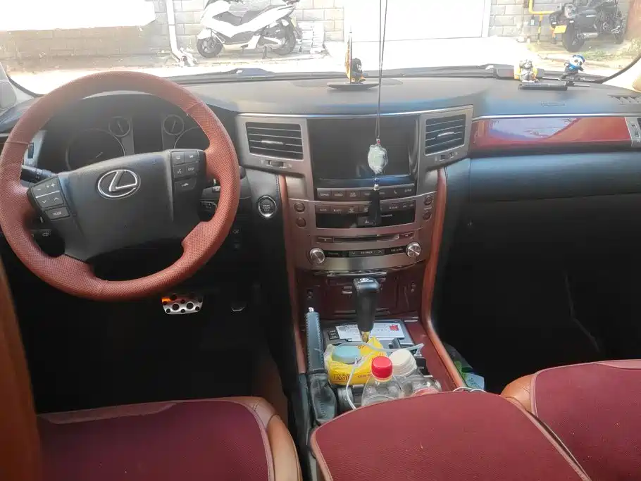 Фото 12 - Lexus LX