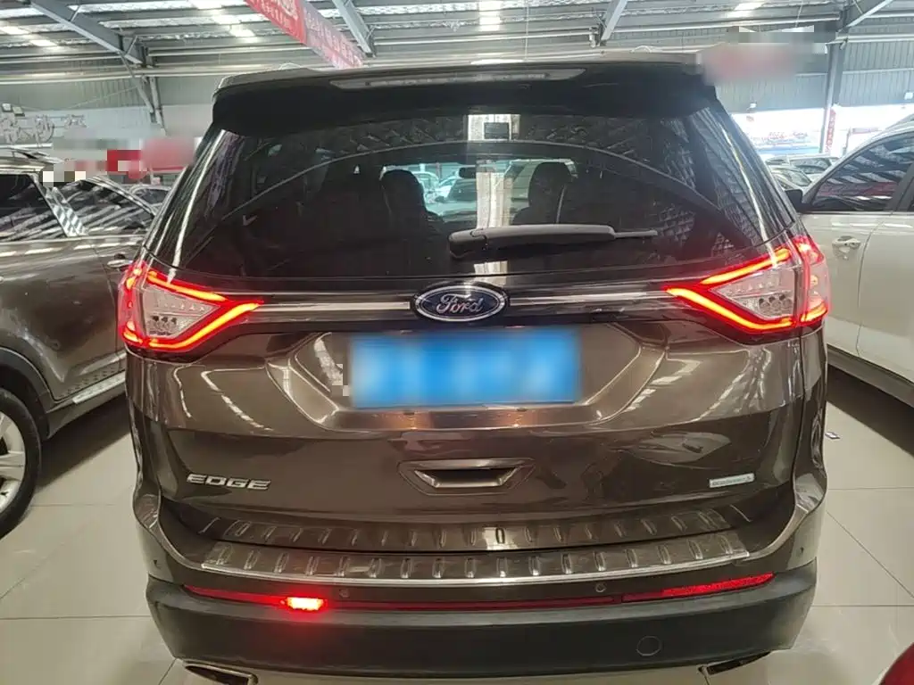 Фото 6 - Ford Edge