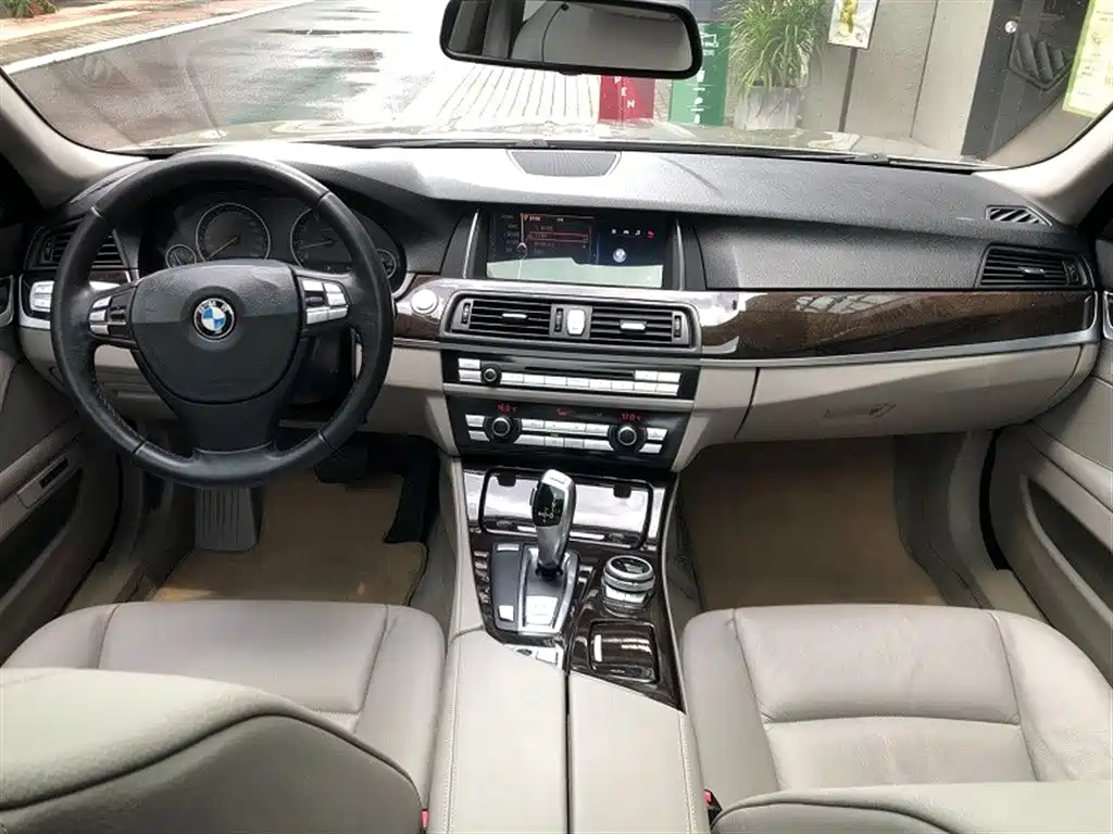 BMW 5 Series 2011 523Li Luxury фото 6