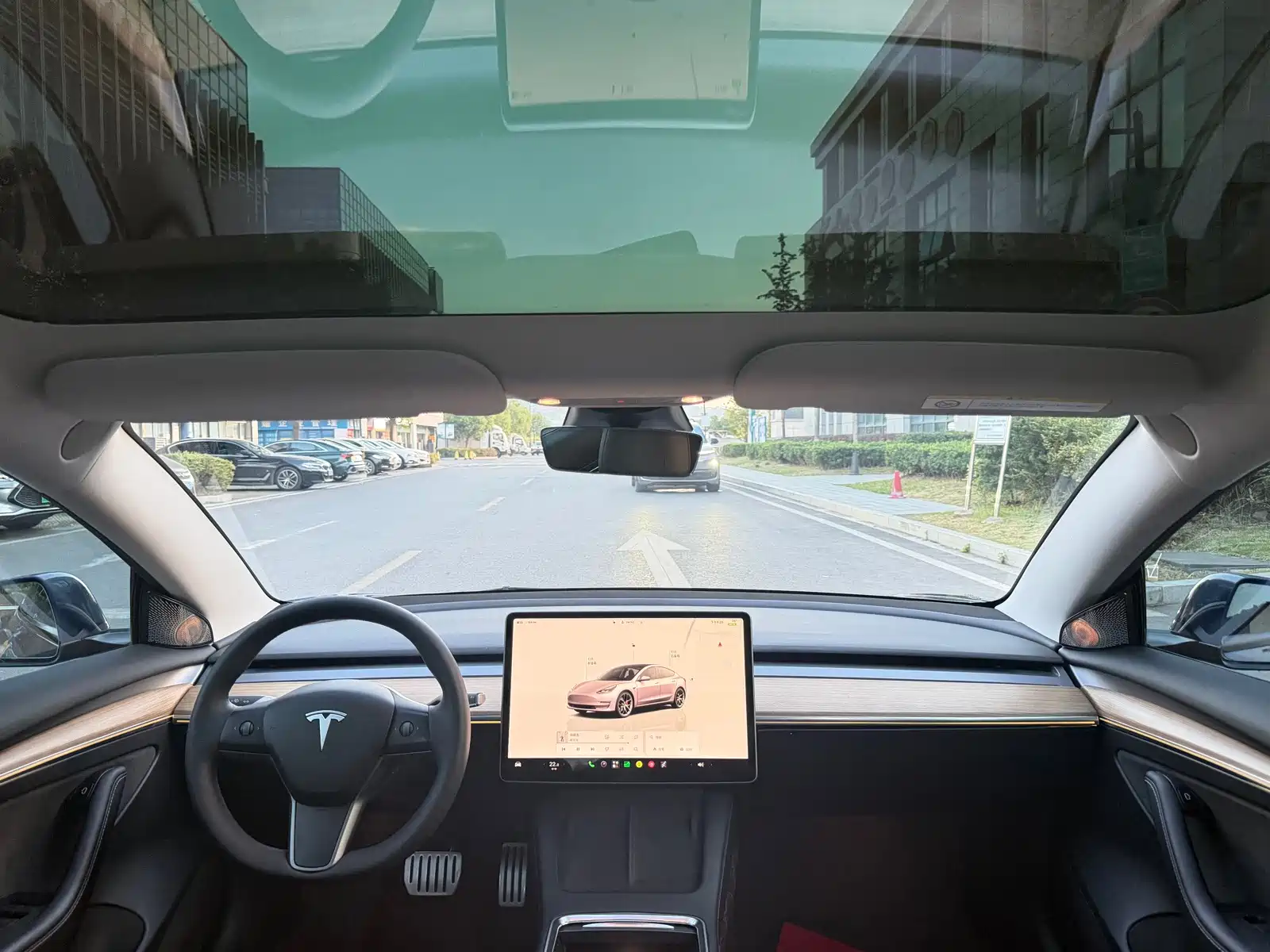 Фото 12 - Tesla Model 3