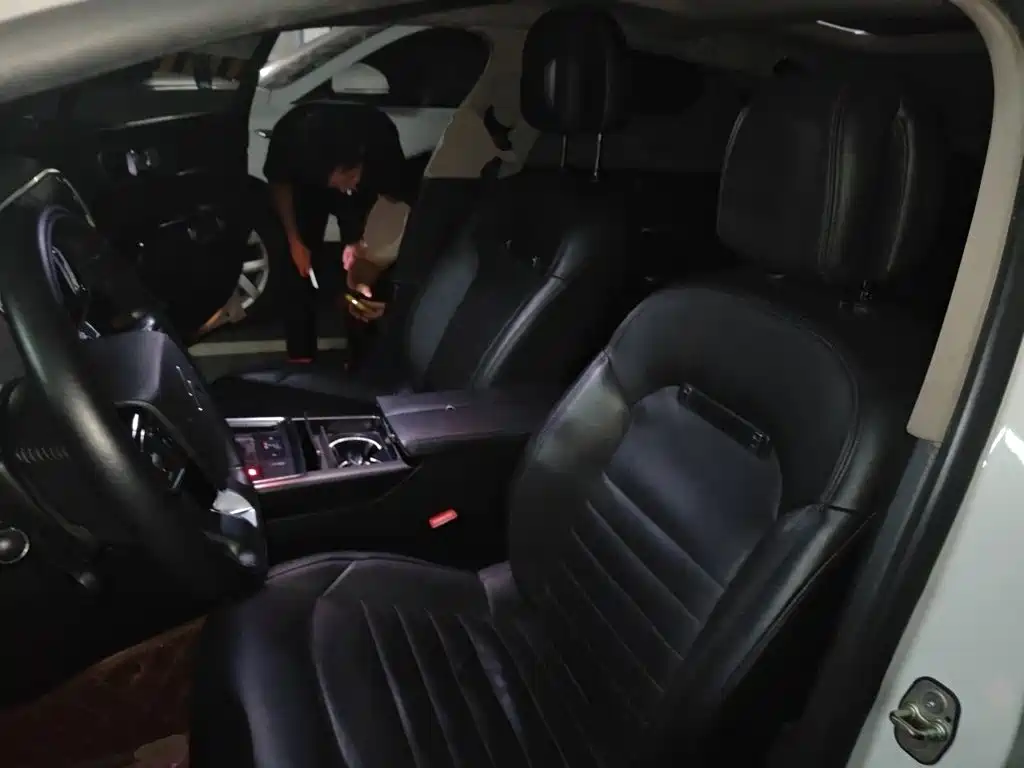 Photo 8 - Citroën C6