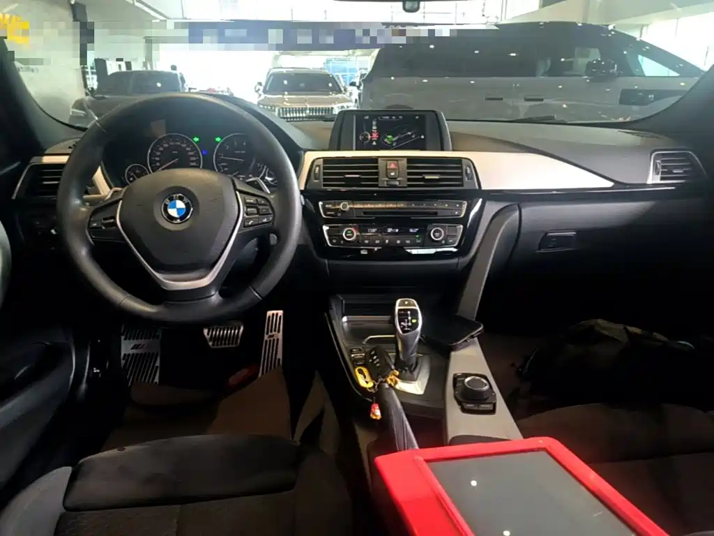 Фото 10 - BMW 3 Series