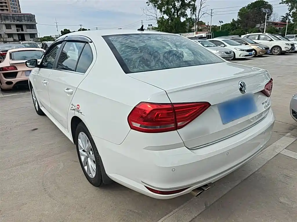 Volkswagen Lavida 2017 1.6L Manual Comfort Edition фото 5
