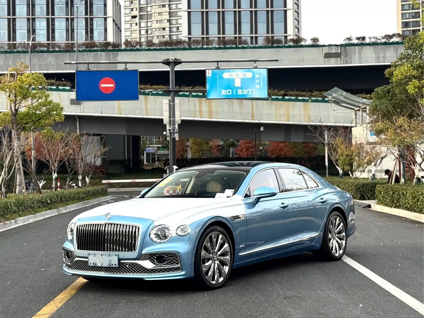 Bentley Flying Spur 2024 4.0T V8 Elegance Edition фото 2