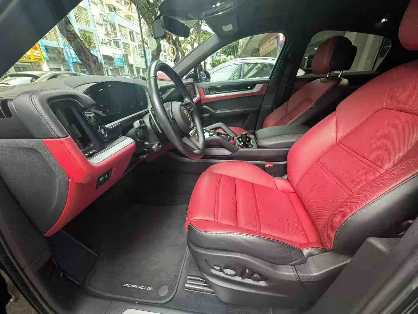 Photo 4 - Porsche Cayenne