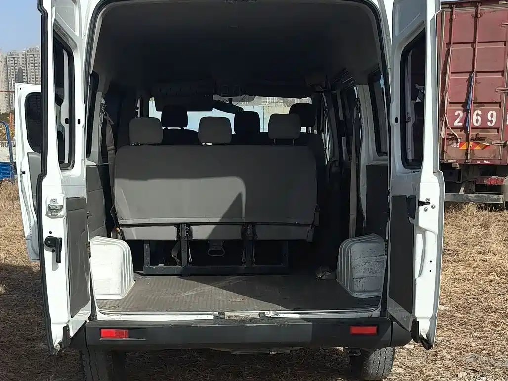 SAIC Maxus Xintu V80 2015 2.5T Manual Proud Transporter Edition Short Wheelbase Medium Roof фото 15