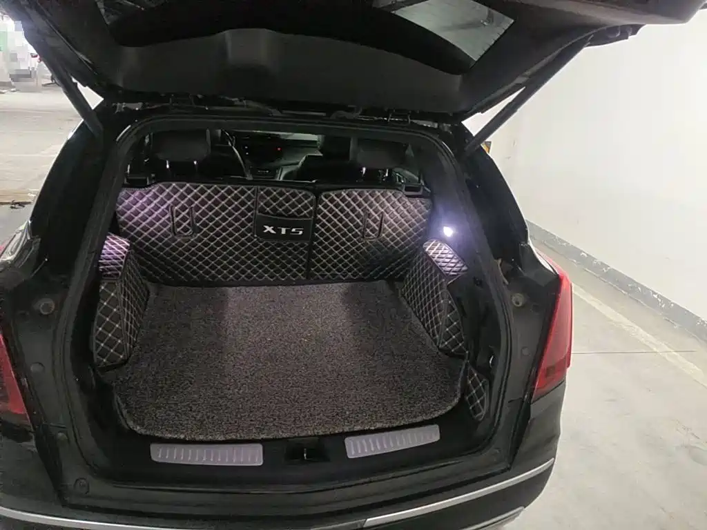 Photo 5 - Cadillac XT5
