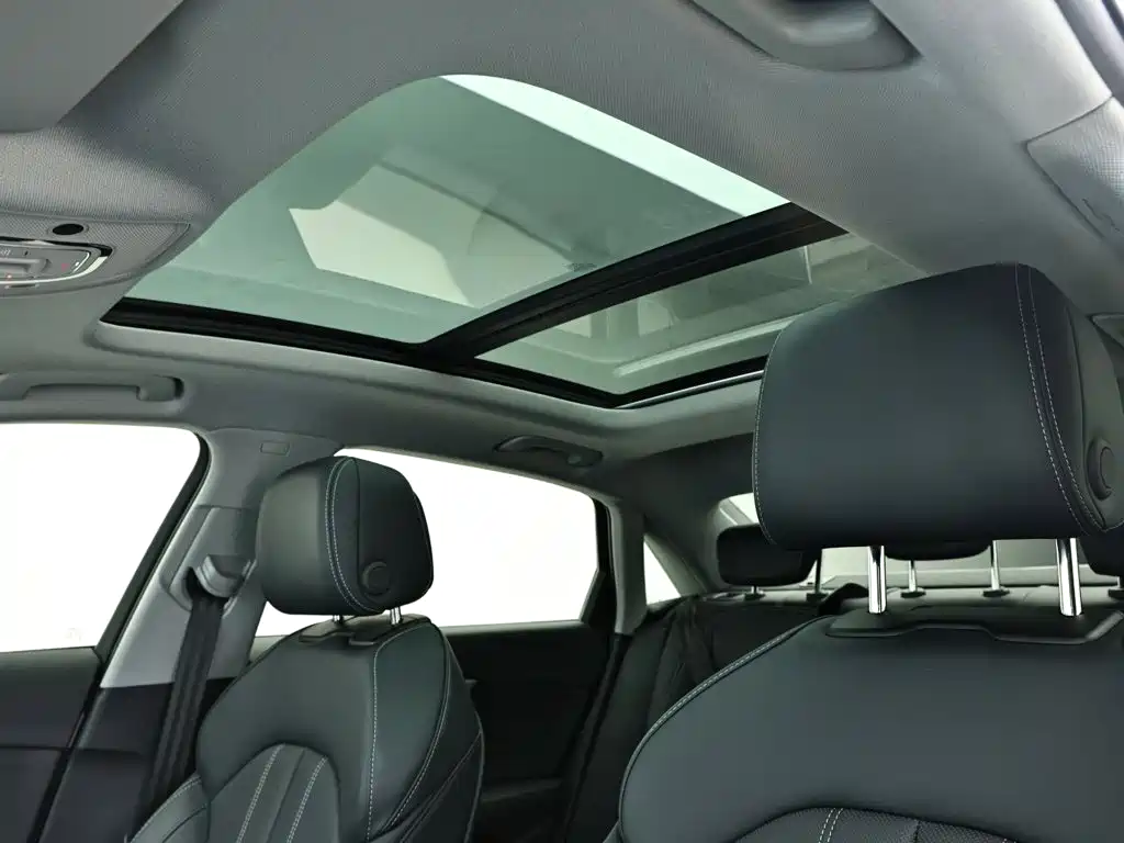 Photo 13 - Audi A4L
