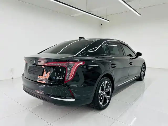 Hongqi E-QM5 2023 Facelift Basic Travel Edition — фото 5