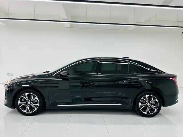 Hongqi E-QM5 2023 Facelift Basic Travel Edition — фото 4