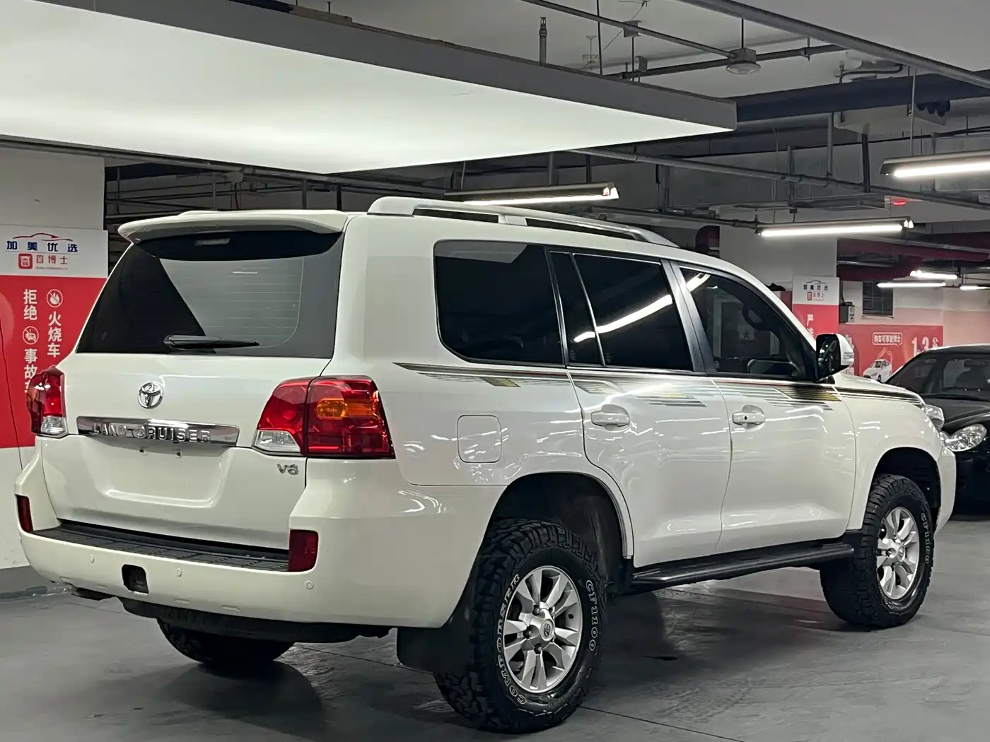 Toyota Land Cruiser (Import) 2015 4.0L V6 Middle East Limited Edition фото 5