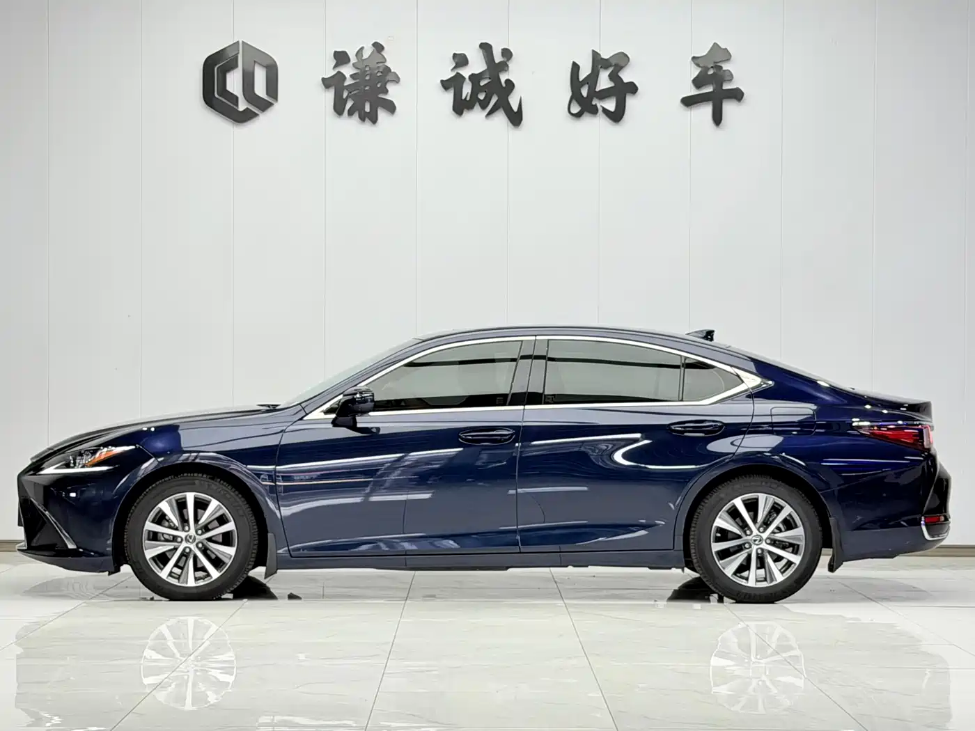 Lexus ES 2021 200 Excellence Edition фото 4
