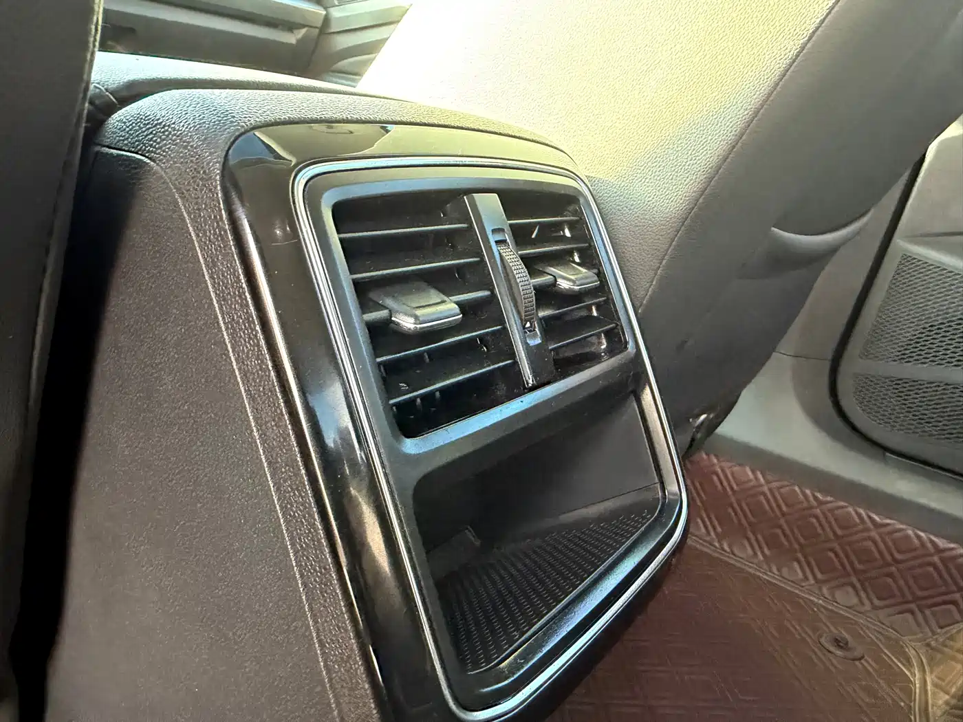 Volkswagen Passat 2022 280TSI Elite Edition фото 17