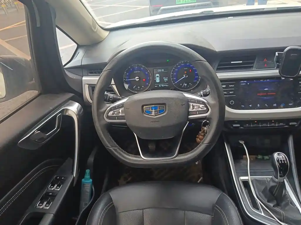 Фото 3 - Geely Vision X3