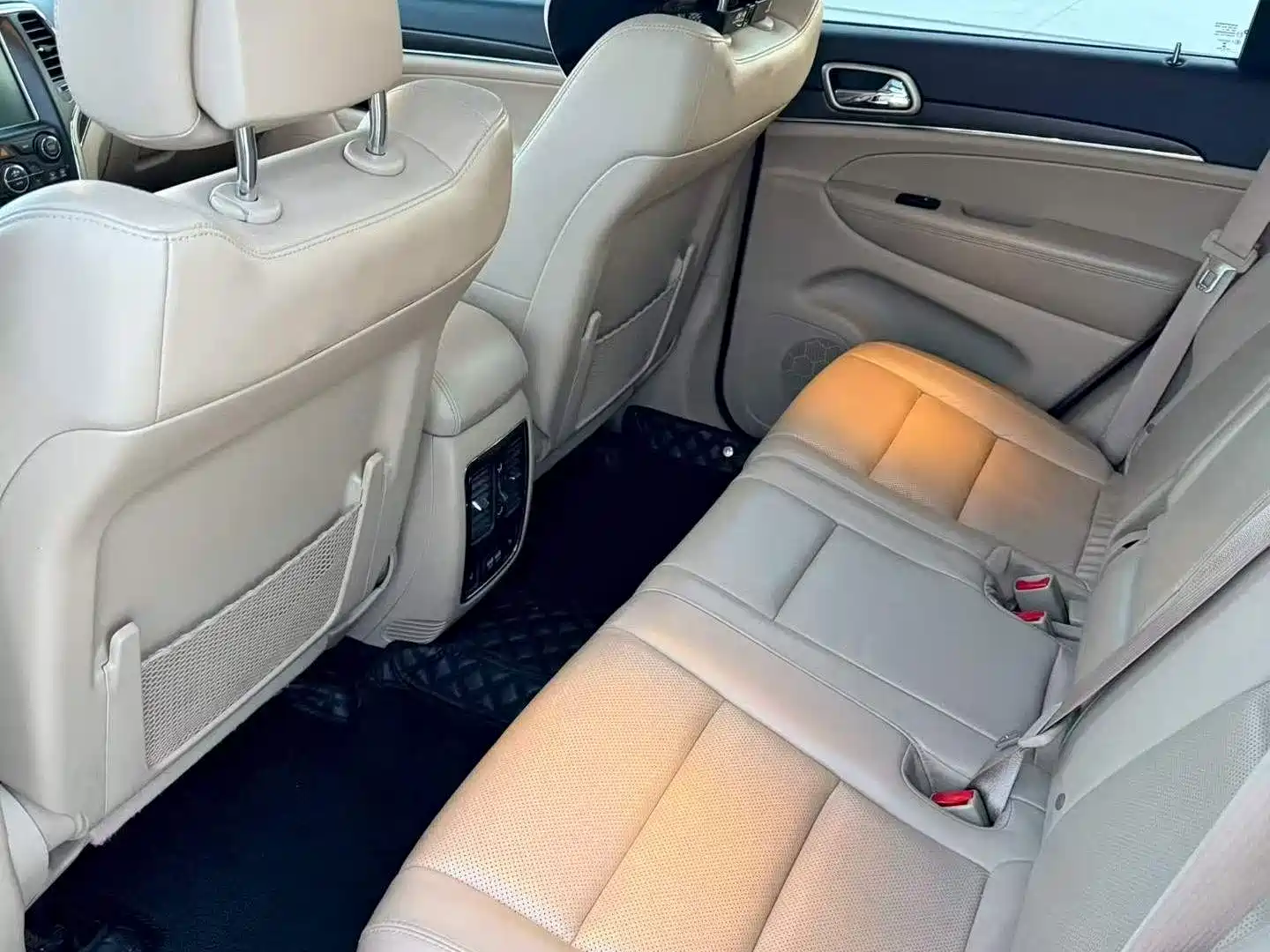 Фото 6 - Jeep Grand Cherokee (Import)
