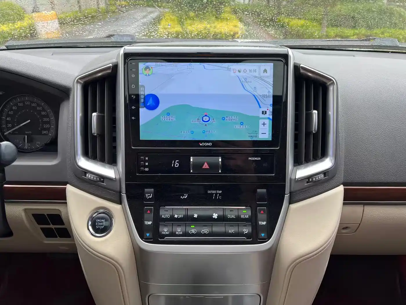 Toyota Land Cruiser (Import) 2015 4.6L V8 Middle East Limited Edition фото 13