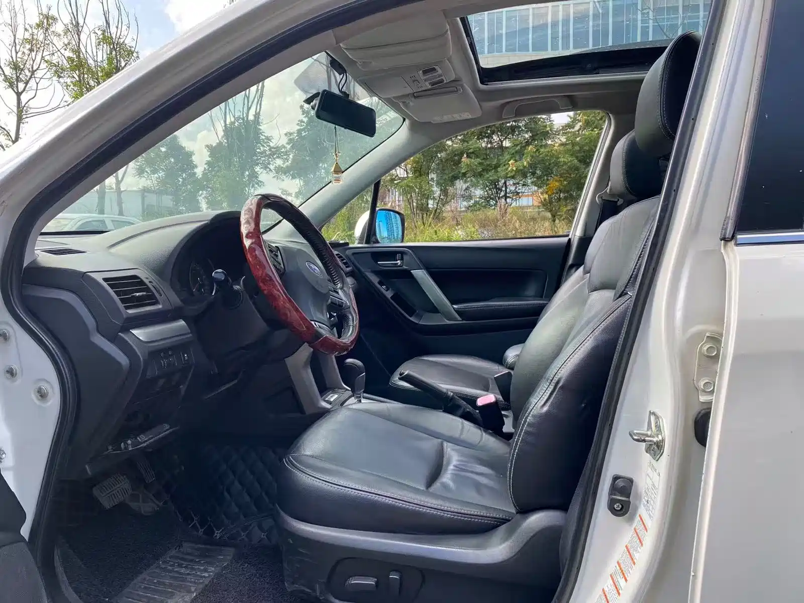 Photo 4 - Subaru Forester