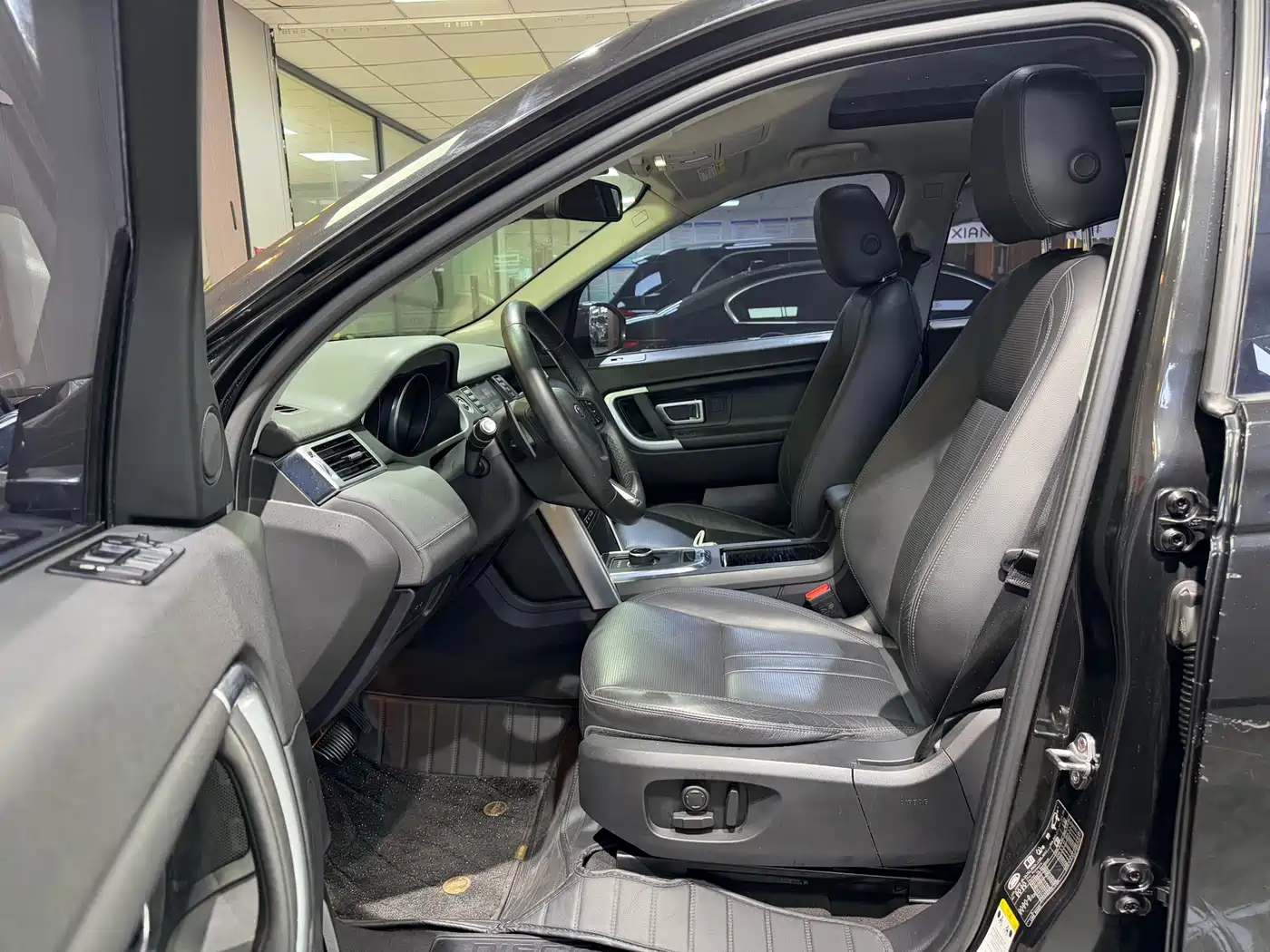 Land Rover Discovery Sport 2019 240PS SE Edition China V фото 5