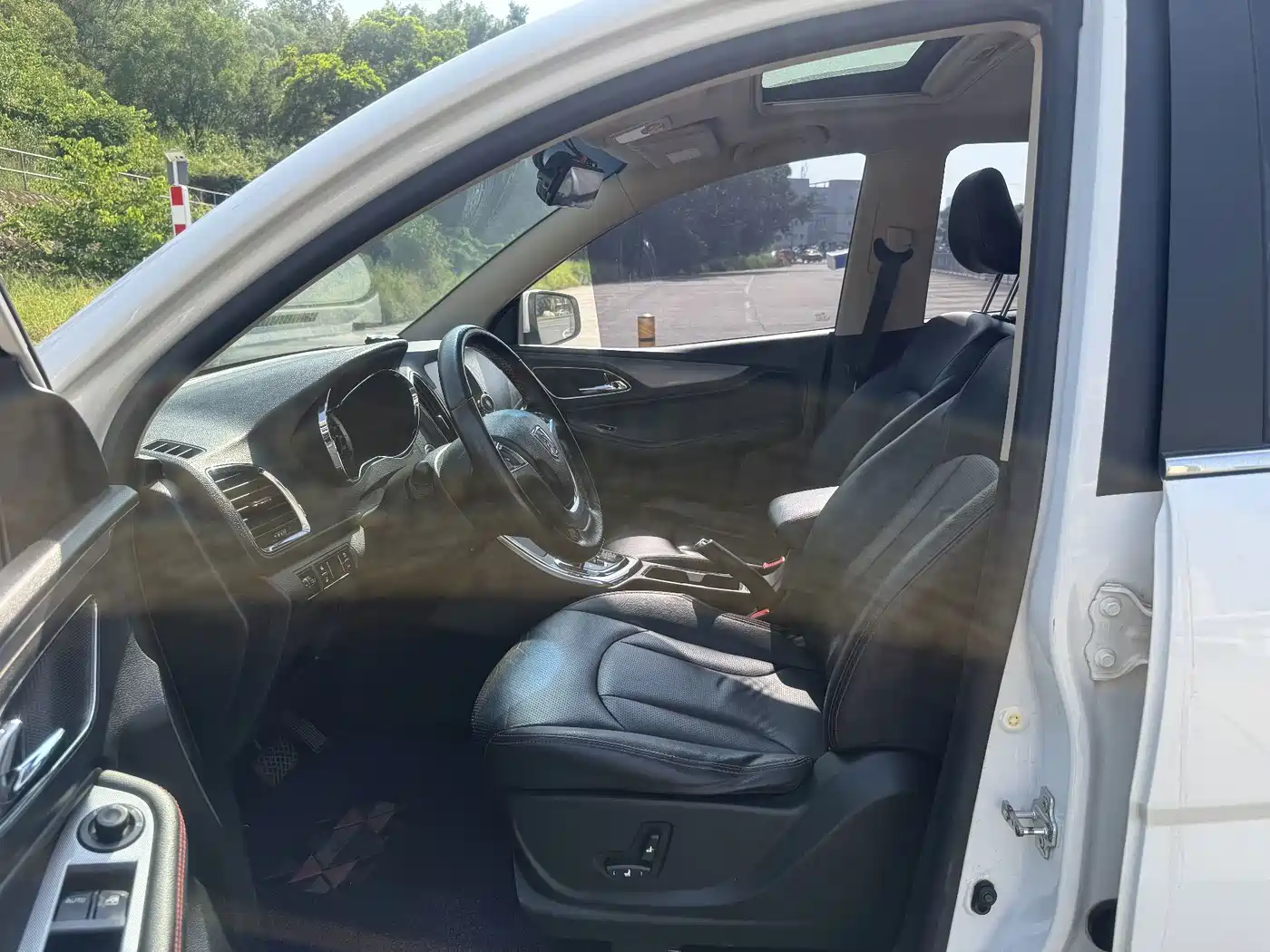 Baojun 560 2016 2016 1.8L iAMT Elite