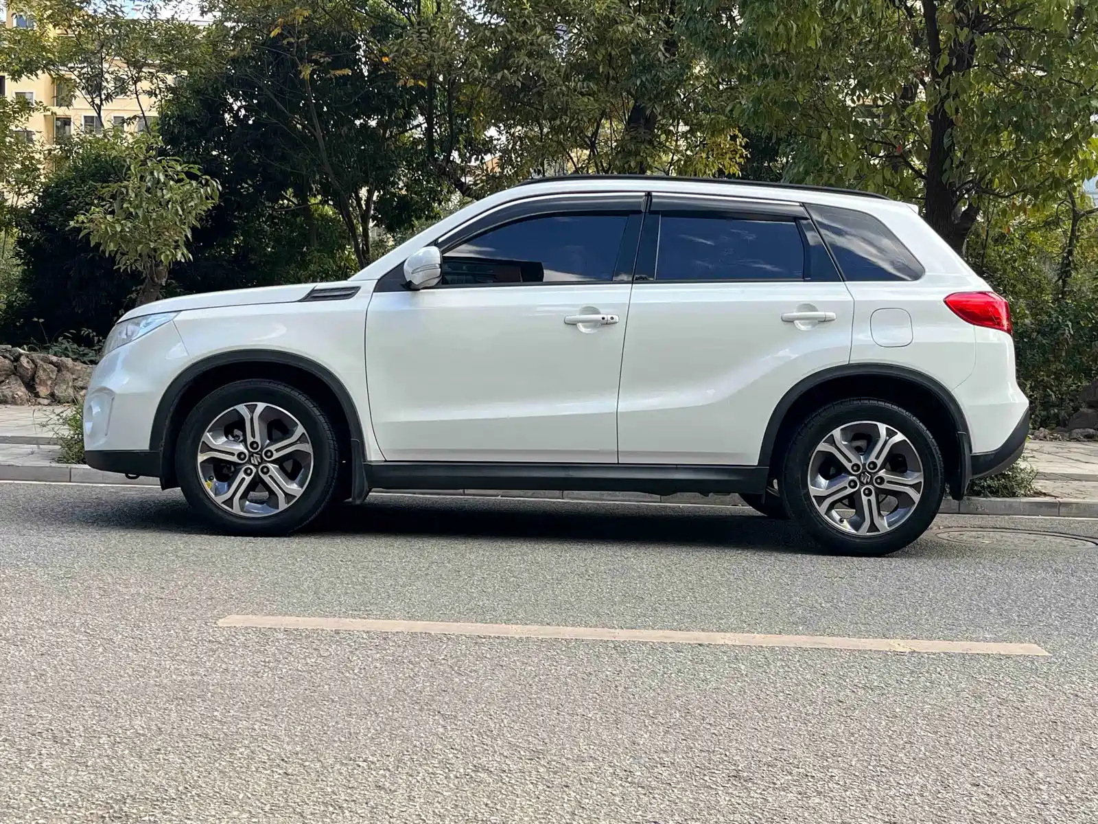Photo 6 - Suzuki Vitara